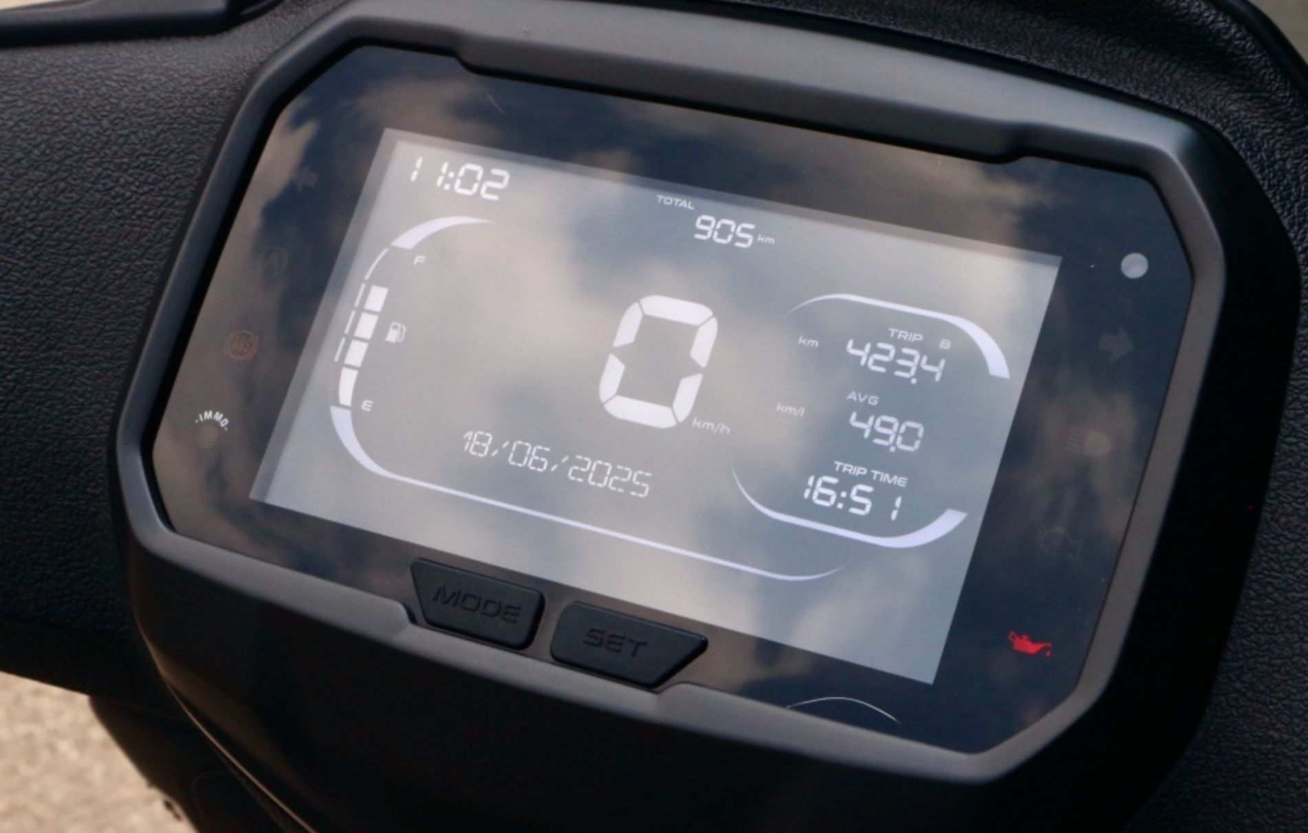 Mức tiêu thụ xăng trung bình 49 km/lít được ghi nhận trong quãng đường di chuyển 423 km (Nguồn: Internet)