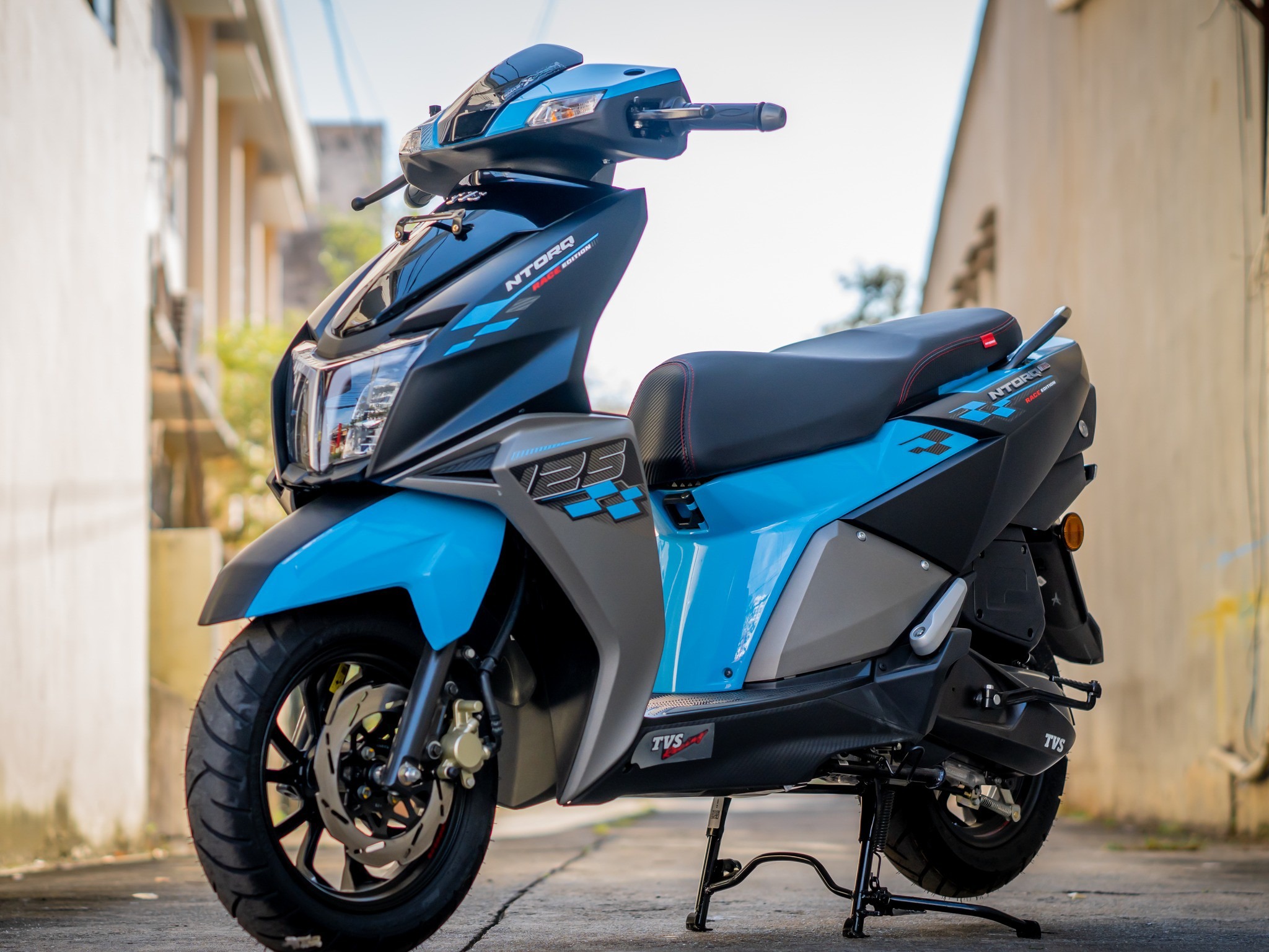 TVS Ntorq có thiết kế mạnh mẽ, trang bị động cơ 124,6cc.(nguồn :internet)