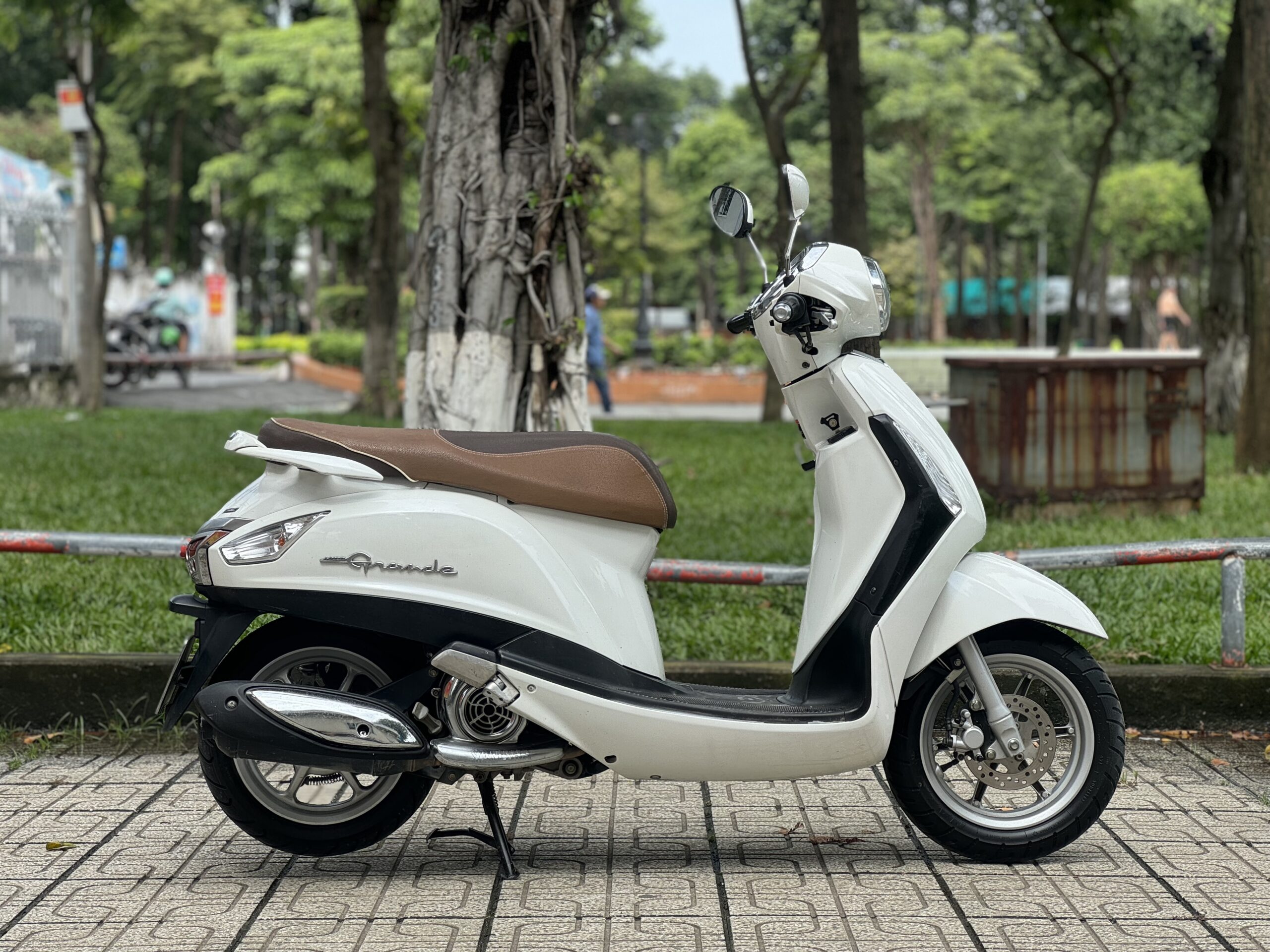 Thông số xe Grande 2017 cũ màu trắng