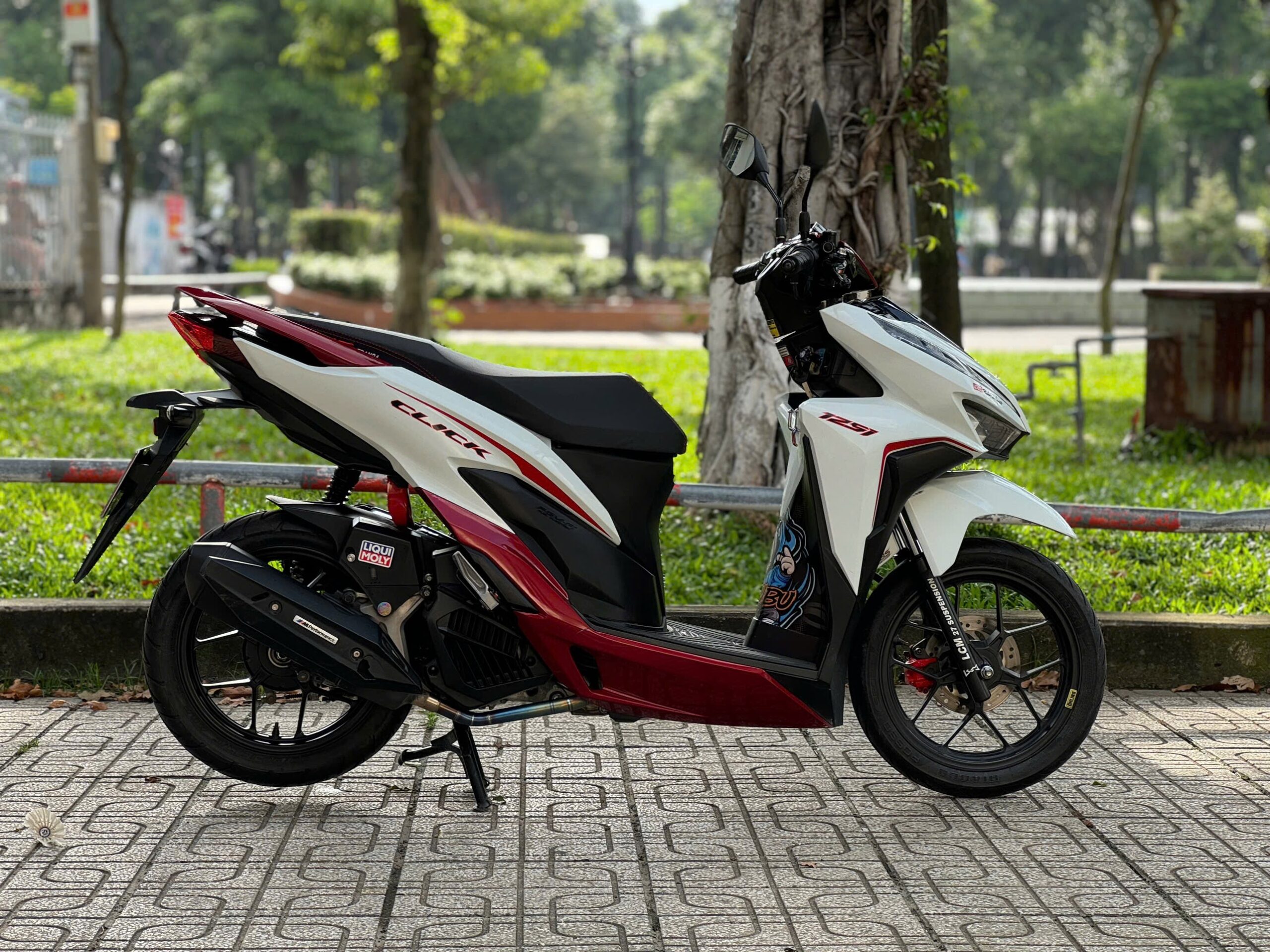 Xe Honda Click 2021 cũ màu trắng đỏ