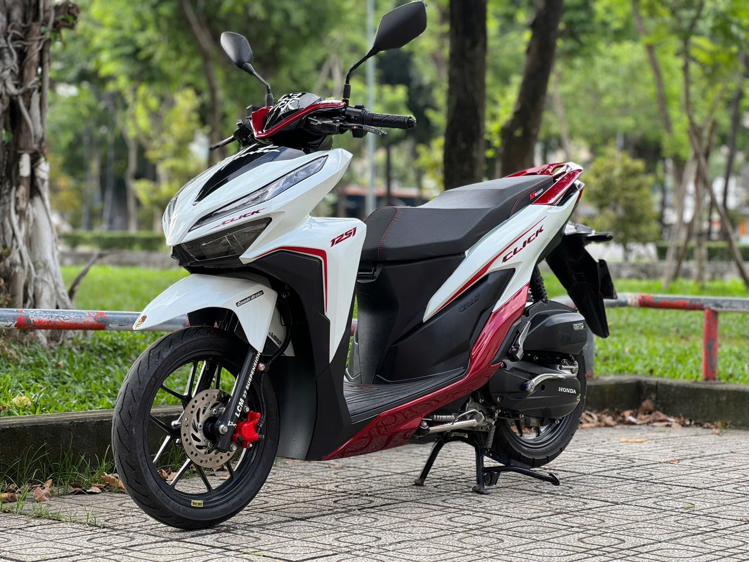 Xe máy Honda click 2021 cũ màu trắng đỏ