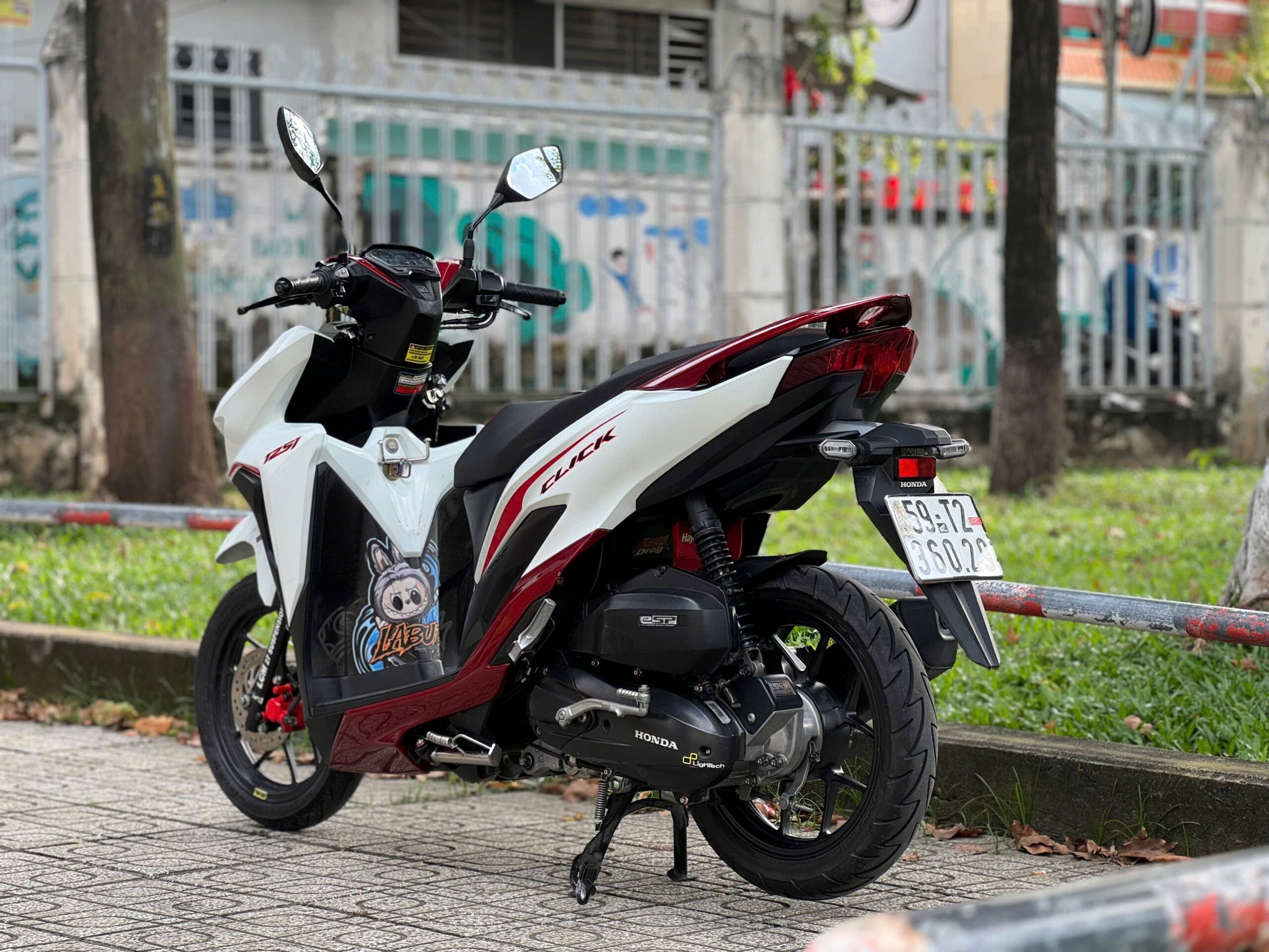 Tổng quan xe máy Honda Click 2021 cũ màu trắng đỏ