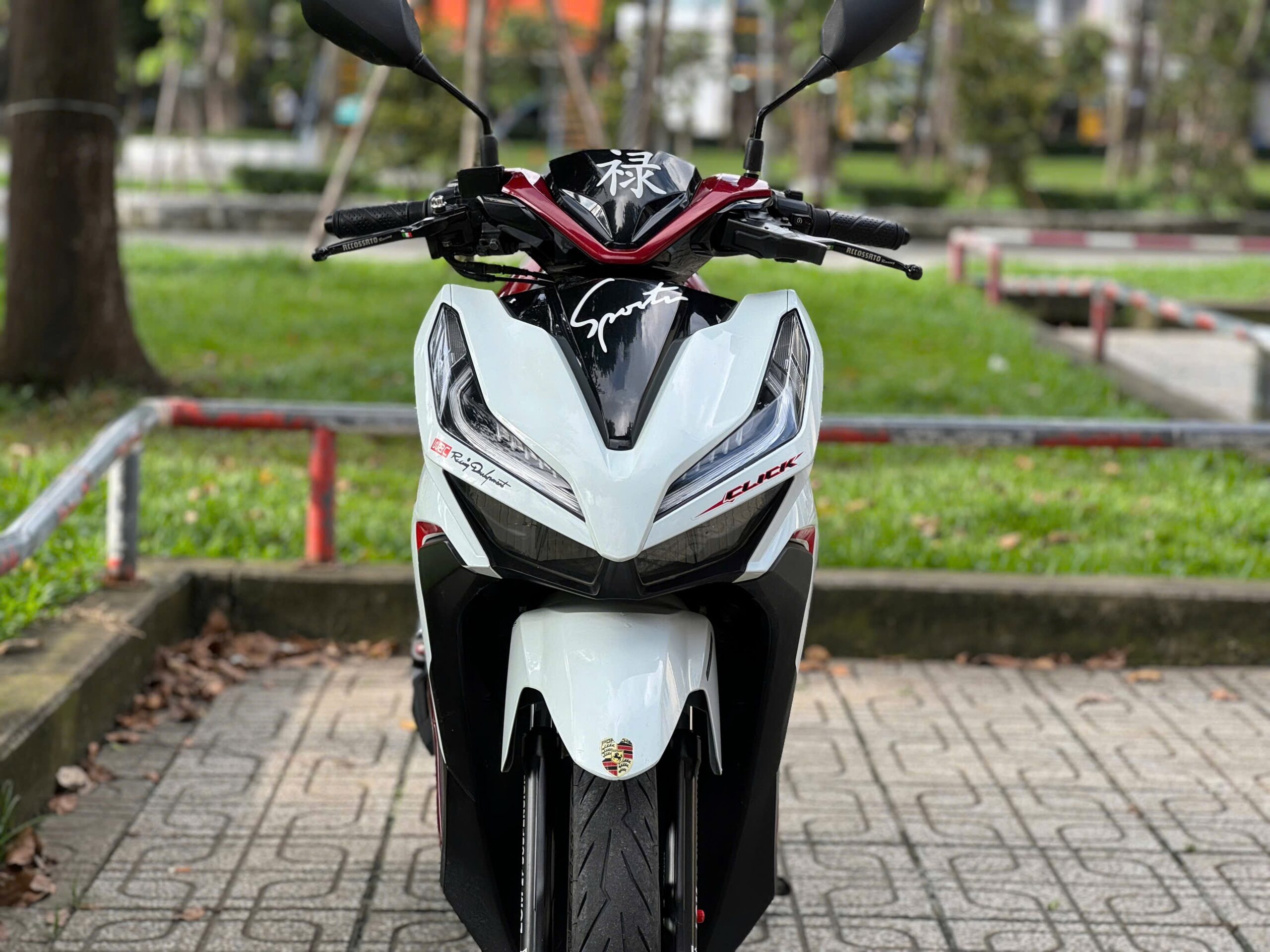 Xe Honda click 2021 cũ màu trắng đỏ