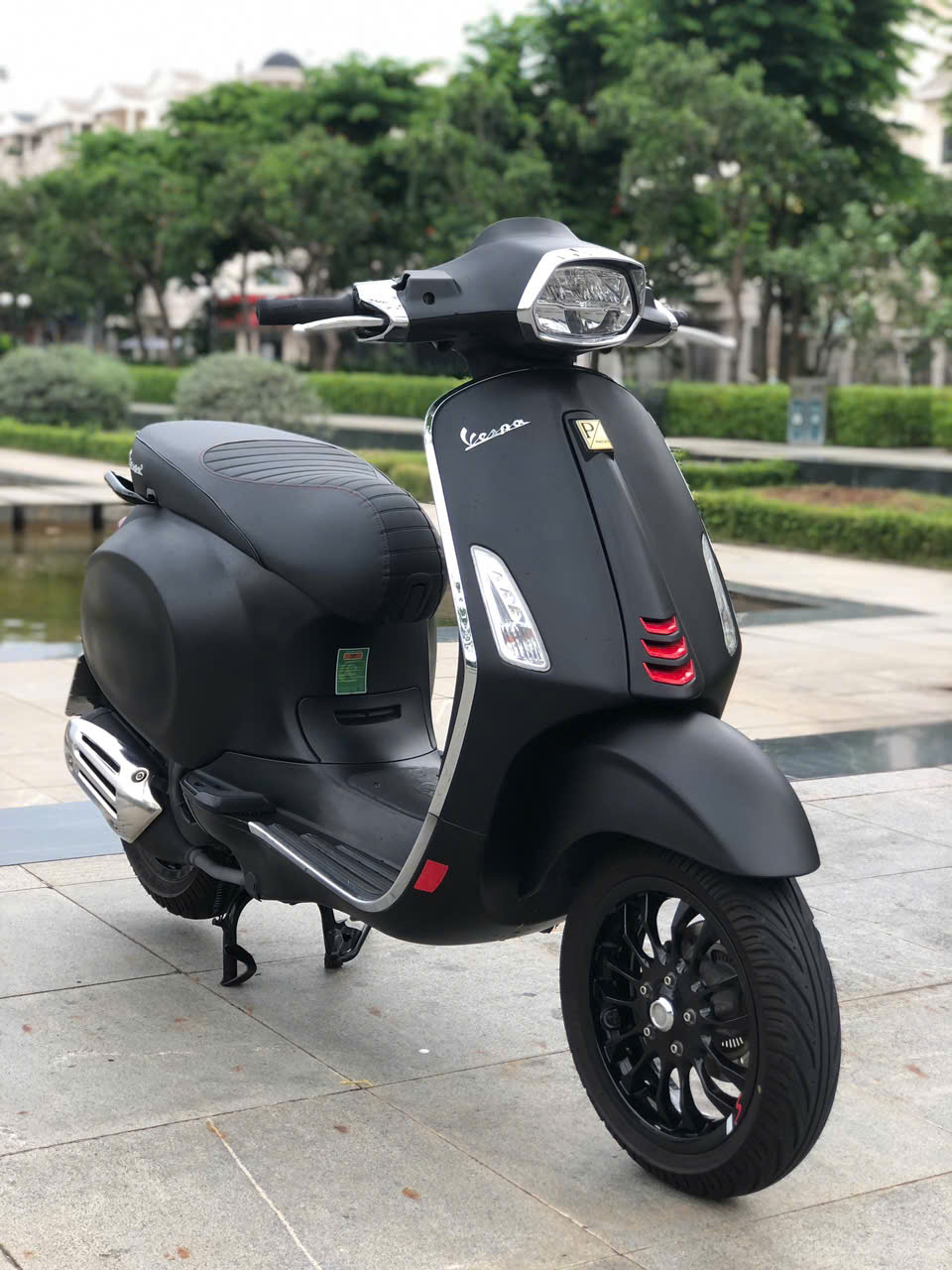 Hình ảnh dàn áo của Vespa cũ 2020 (Chụp bởi Phương Đông)