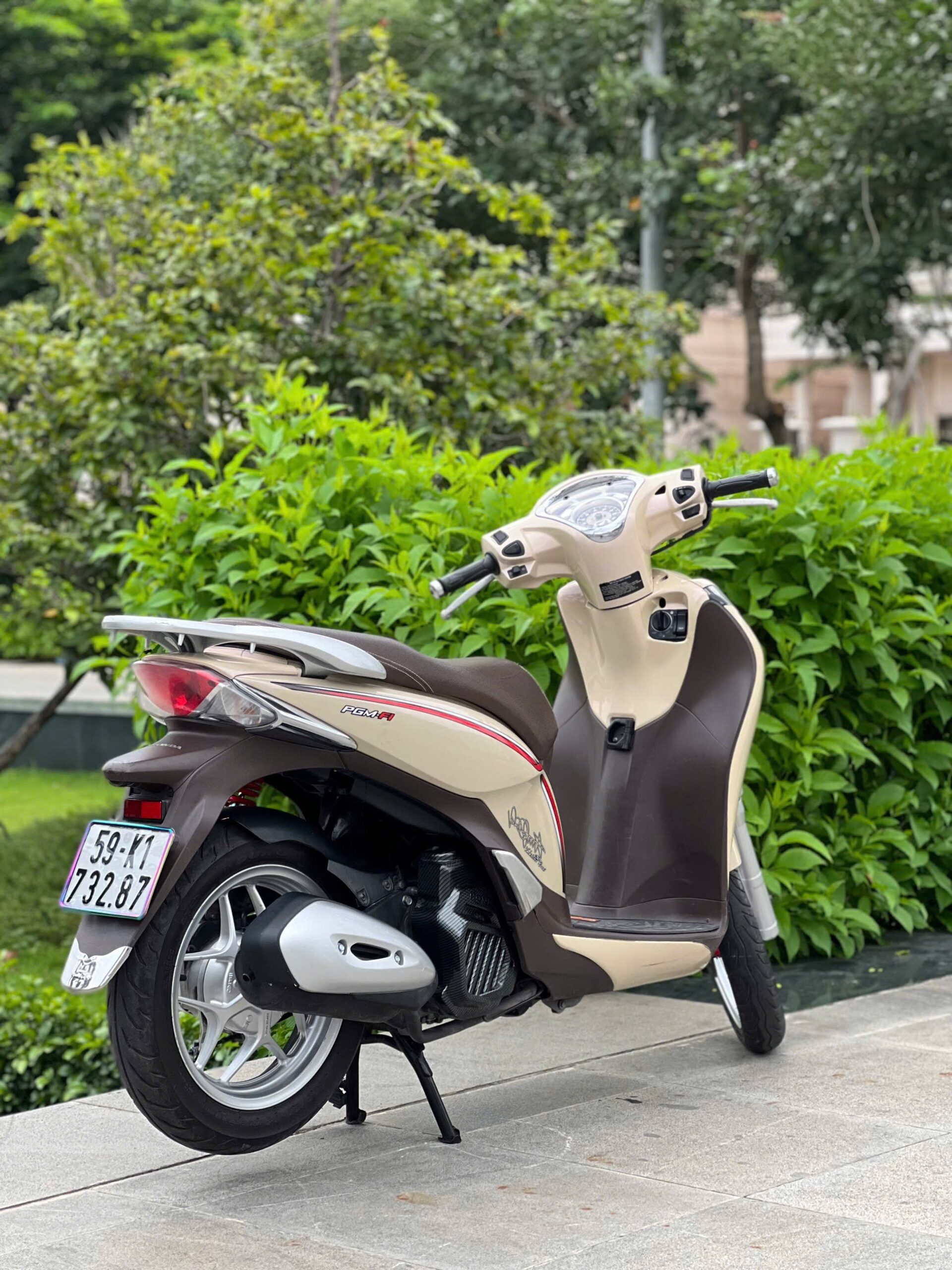 Ngoài hình từ đằng sau của xe Honda SH 2014 cũ