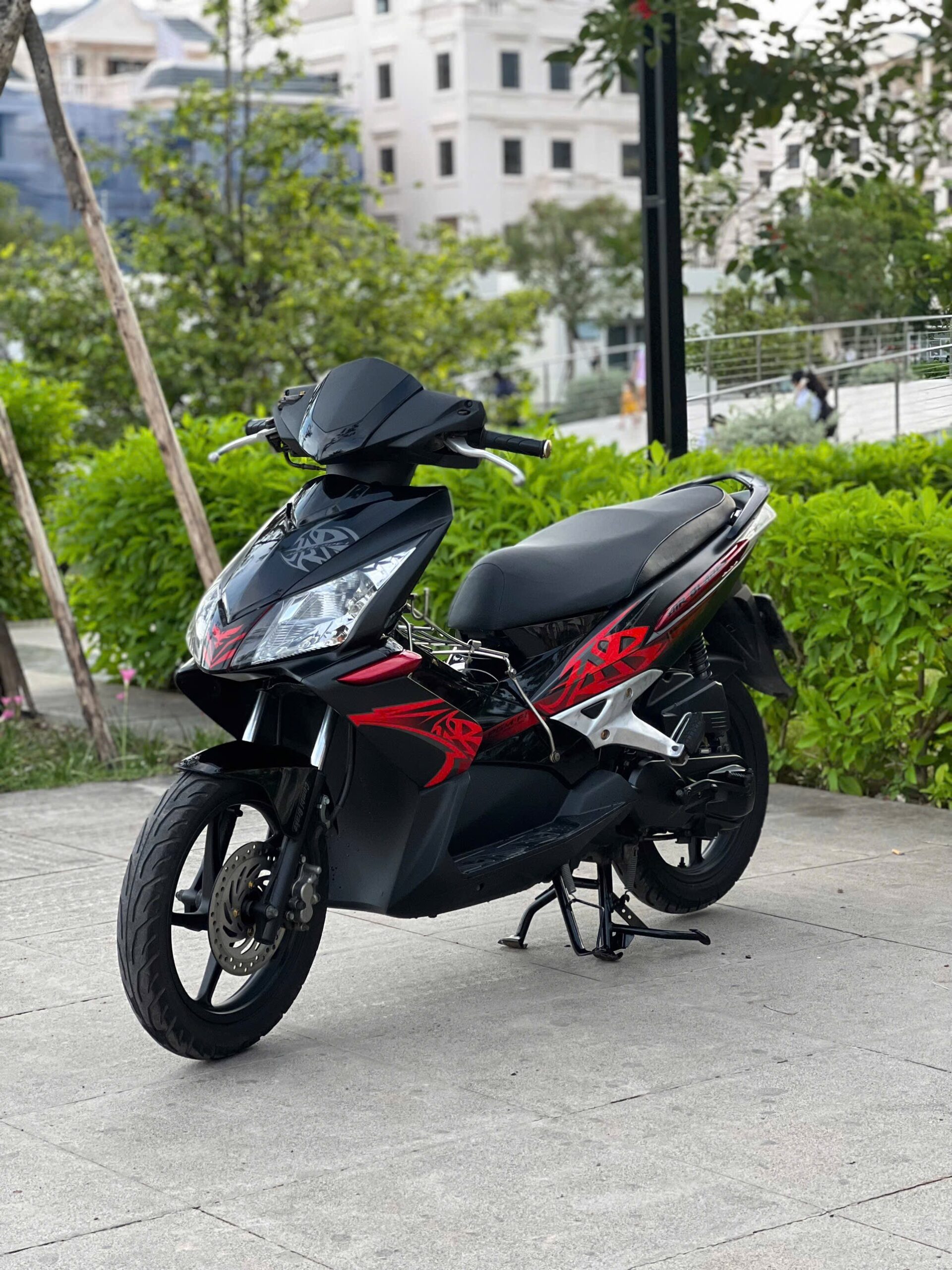 Ngoại hình xe Air Blade up 2011 đỏ đen