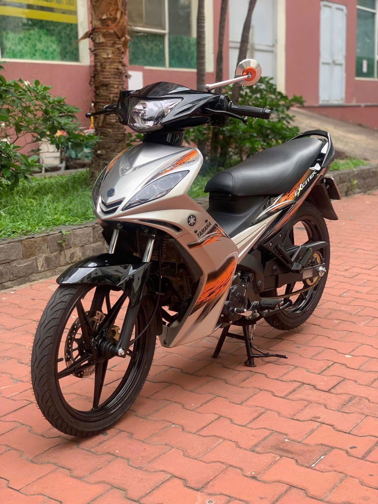 Xe Exciter 2012 có bộ mâm 5 chấu kép mang phong cách thể thao mạnh mẽ