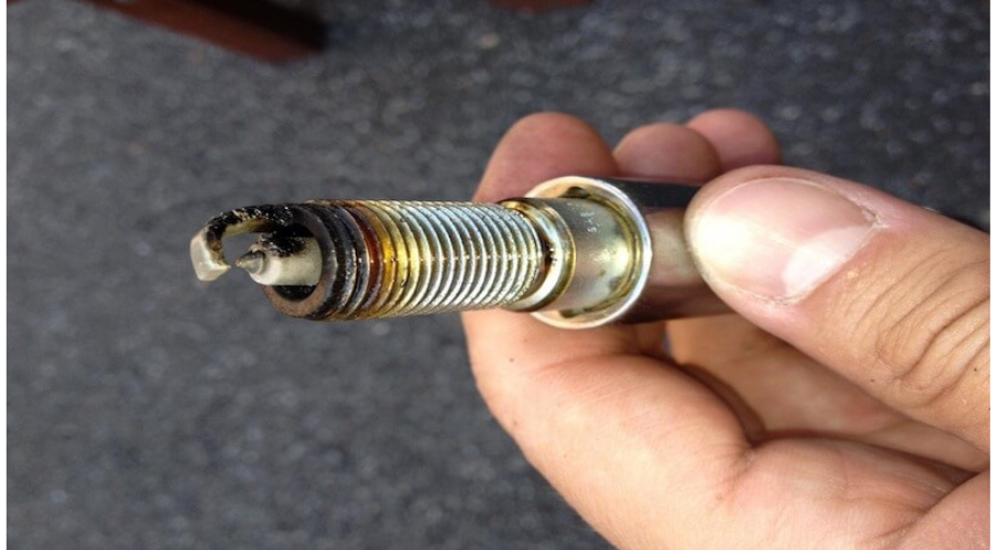 Hình ảnh bugi xe máy bị hỏng (Nguồn: Internet)