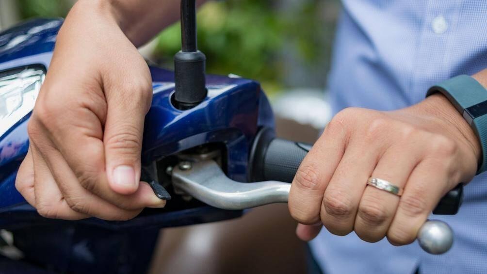 Kiểm tra phanh của xe khi đi mua xe cũ