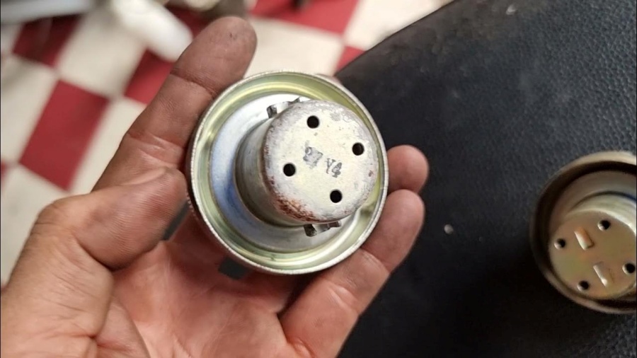 Nắp bình xăng bị tắc lỗ thông hơi