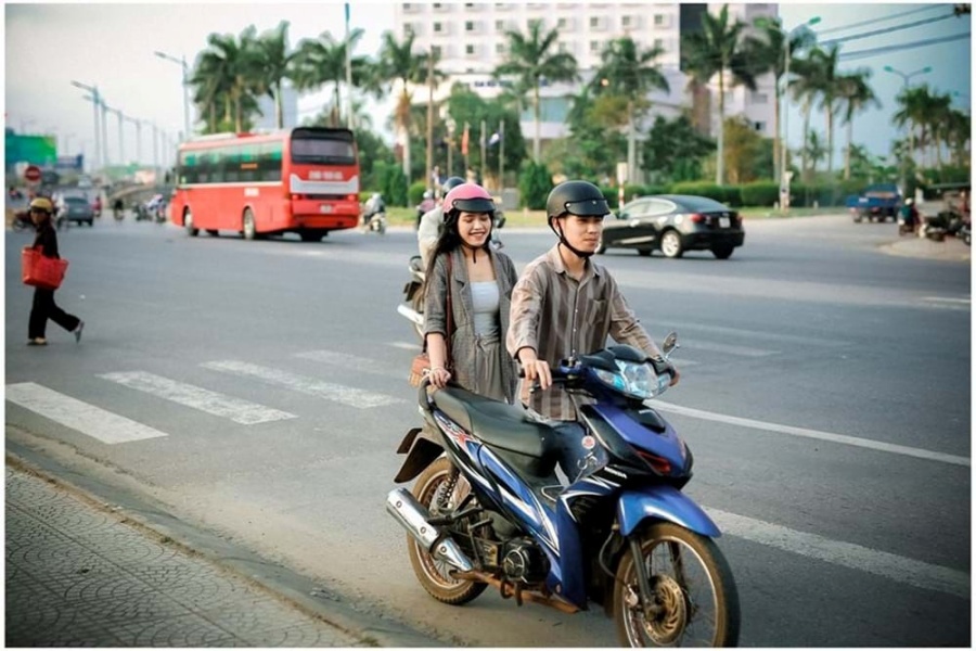 Xe máy đang đi bị hụt ga chết máy: Nguyên nhân và cách xử lý