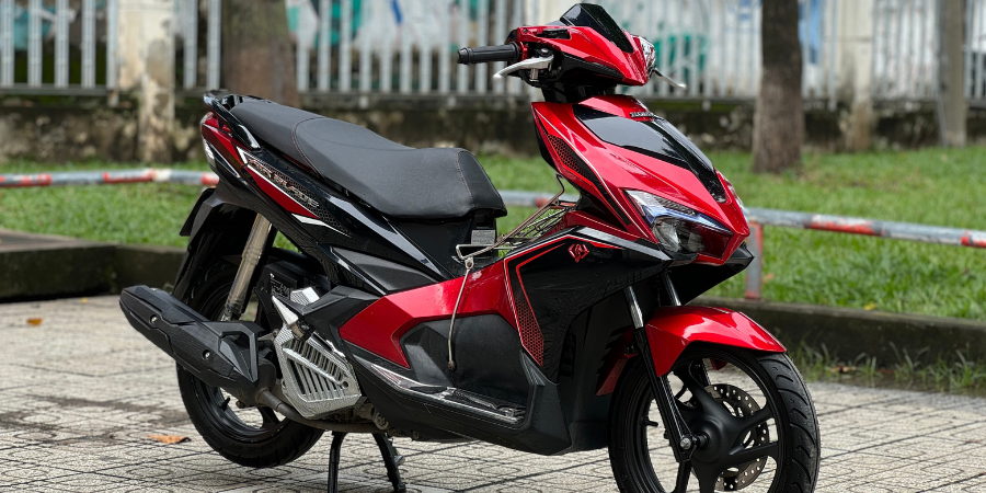 Xe máy Honda Air Blade 2020 tại cửa hàng Xe Phương Đông.