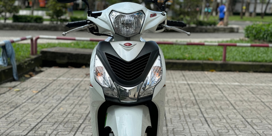 Xe máy Vision 2020 là mẫu xe mang kiểu dáng thanh lịch, gọn nhẹ và cực kỳ tiết kiệm nhiên liệu.