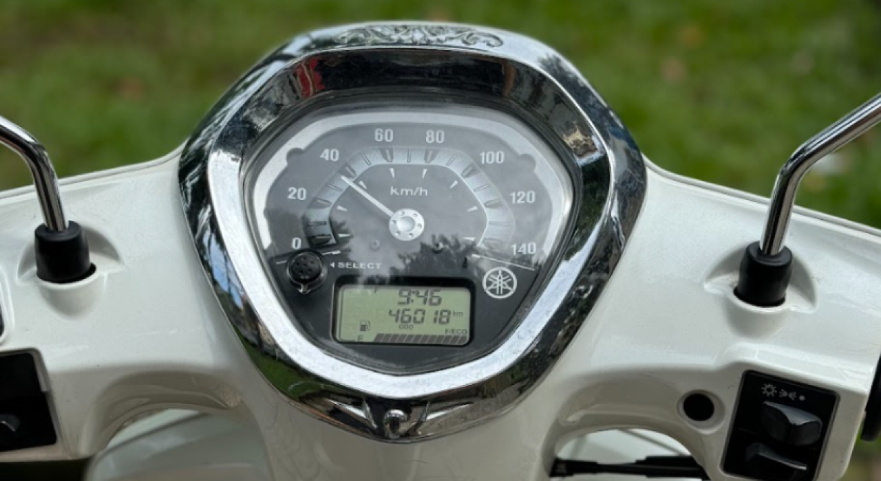 Hình ảnh Odo xe máy Yamaha Grande đời 2017 tại cửa Hàng Phương Đông.