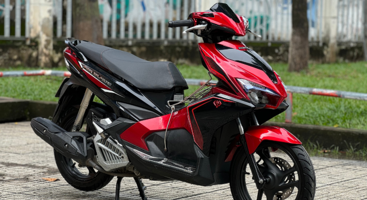 Xe-Air-Blade-co-thiet-ke-the-thao-ca-tinh-cop-rong