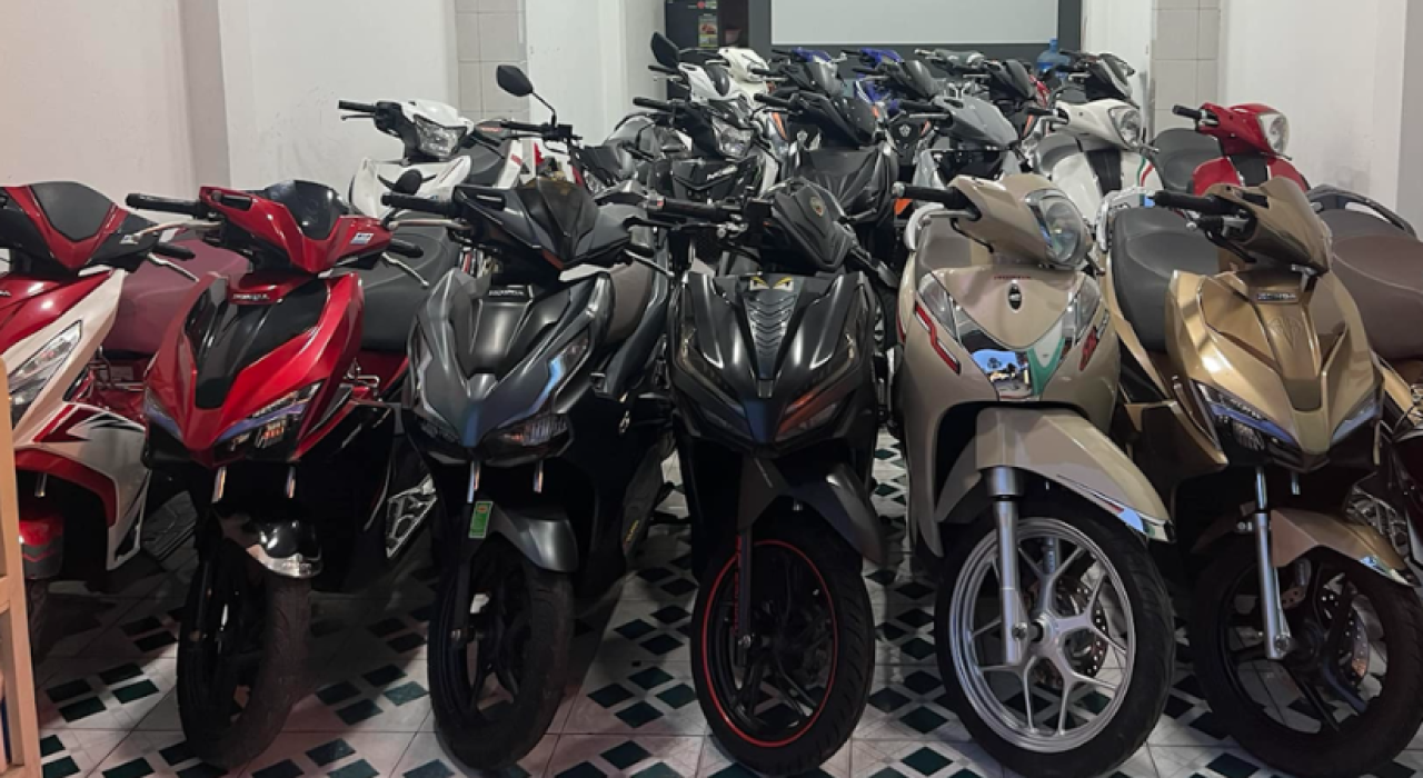 Xe-may-cu-tai-cua-hang-Phuong-Dong