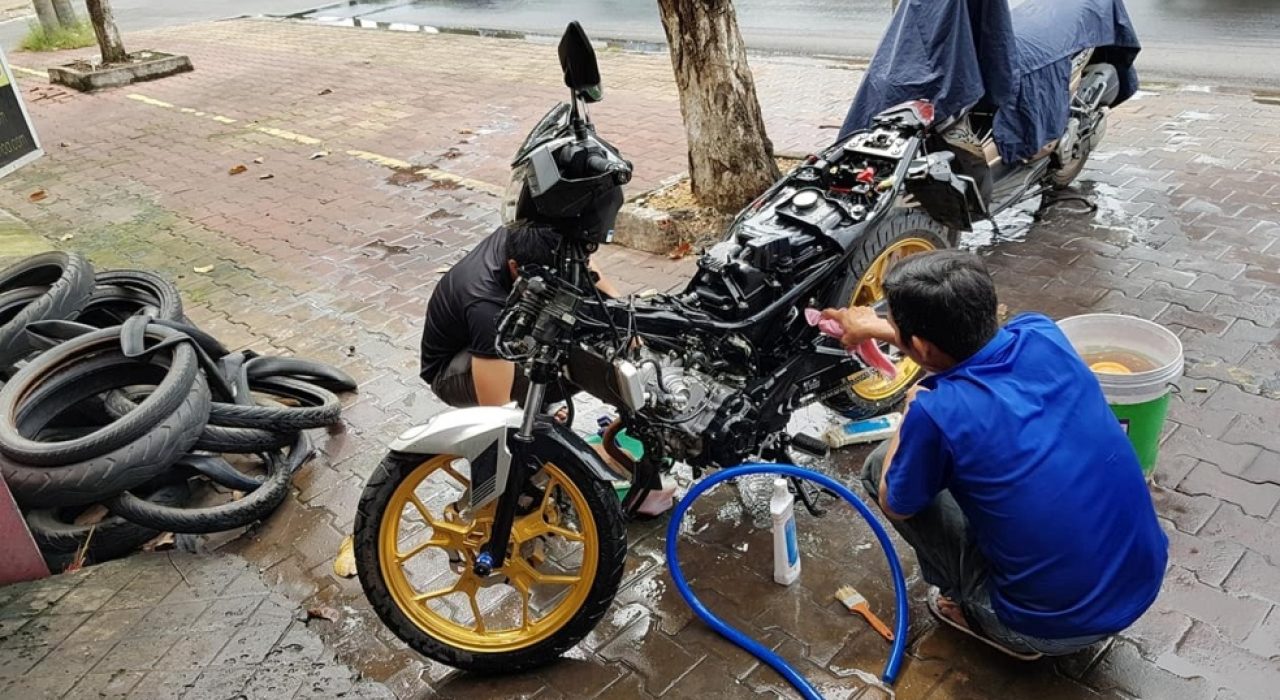 Giữ xe máy bền đẹp với những bước chăm sóc đơn giản tại nhà